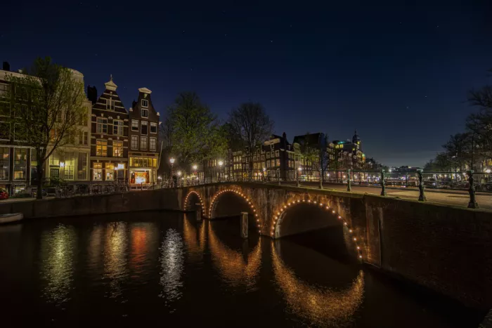 MARTÍNEZ, CARLOS JUAN: Amsterdam: Ponte e canale