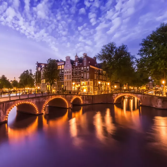 Viola, Melanie: AMSTERDAM Idyllische Nachtlandschaft von Keizersgracht und Leidsegracht