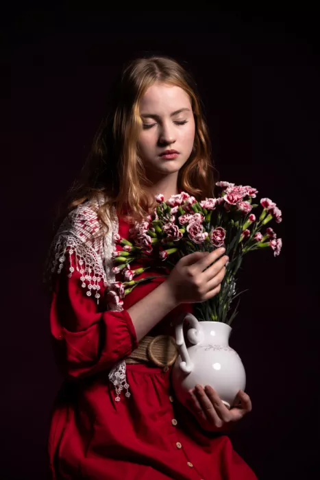 Koller, Gila: Fine Art - Valeria und Blumen