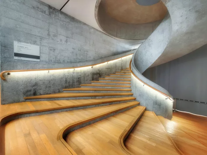 Chung, Ho Tong: Scala a spirale