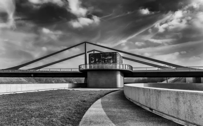Lathouwers, Liliane: Il ponte