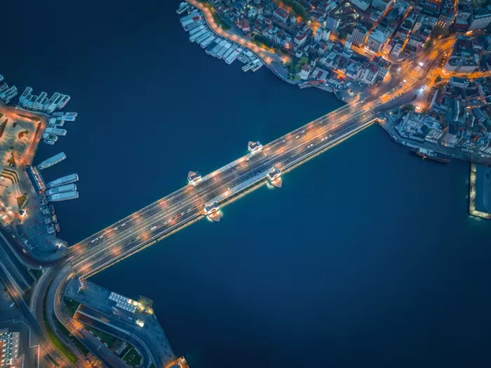 Wu, Irene: Il Ponte del Bosforo di notte