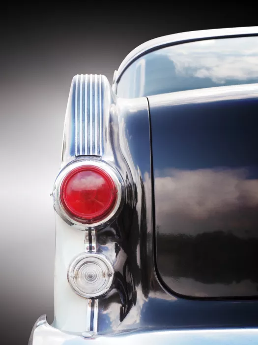 Gube, Beate: Auto classica americana Chieftain 1955 Fanale posteriore
