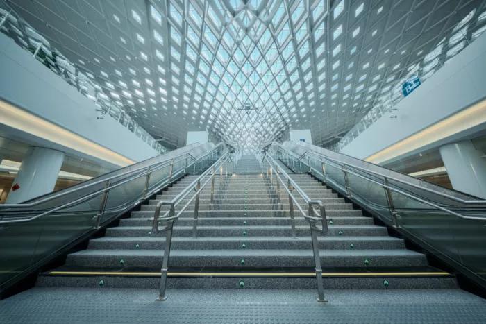 Feng, Calvin: La stazione della metropolitana