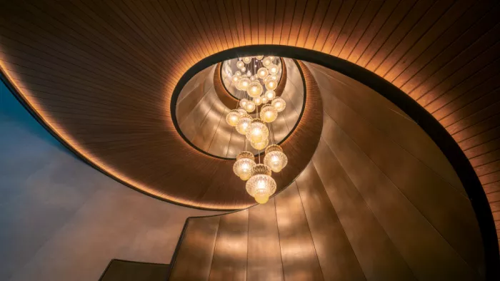 Feng, Calvin: Il Lampadario