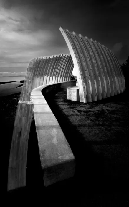 Li, Bing: Una scultura sulla spiaggia