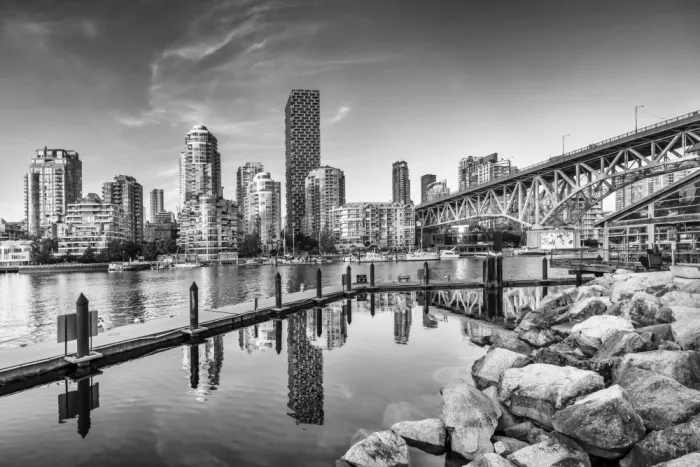 Viola, Melanie: Impressione di Vancouver da Granville Island | Monocromatico