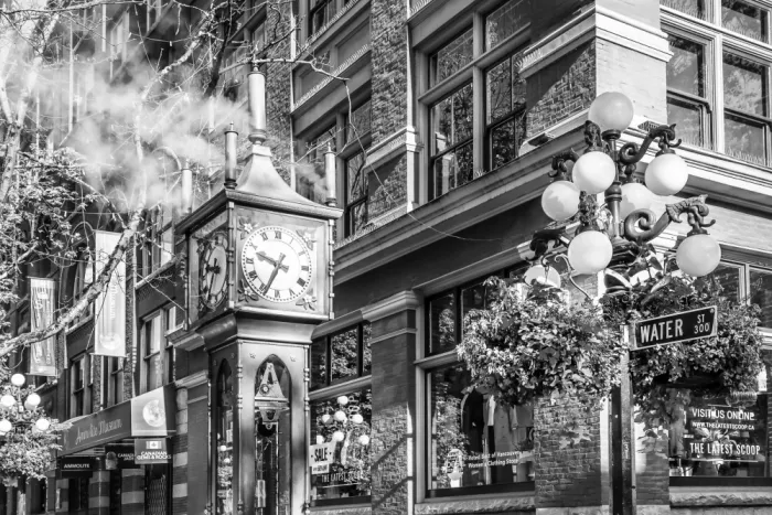 Viola, Melanie: Die historische Gastown Steam Clock in Vancouver | Monochrom