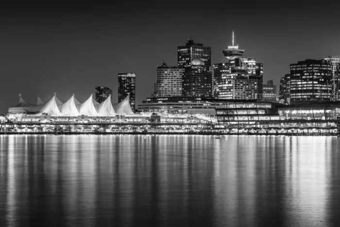Viola, Melanie: Bezaubernder Abendreindruck aus Vancouver | Monochrom