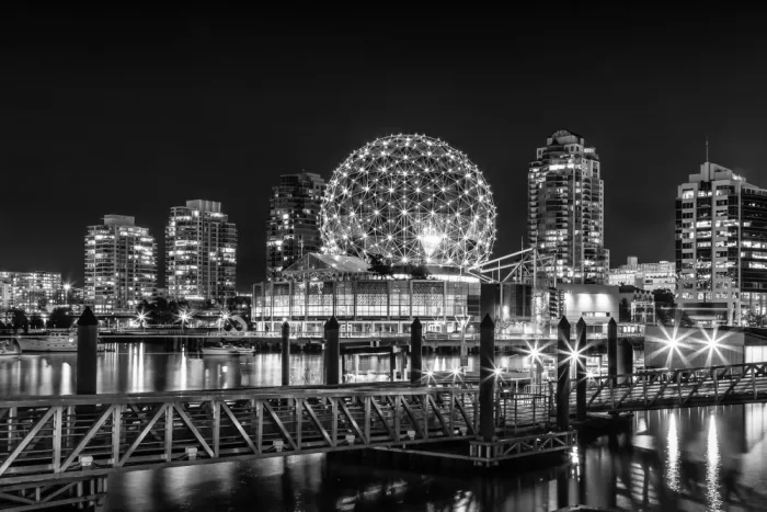 Viola, Melanie: Působivá noční krajina z Vancouveru | Monochromatická