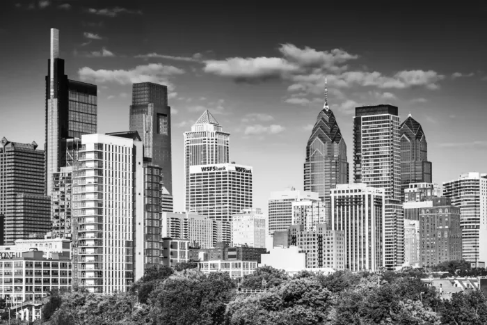 Viola, Melanie: Blick auf Downtown Philadelphia | Monochrom