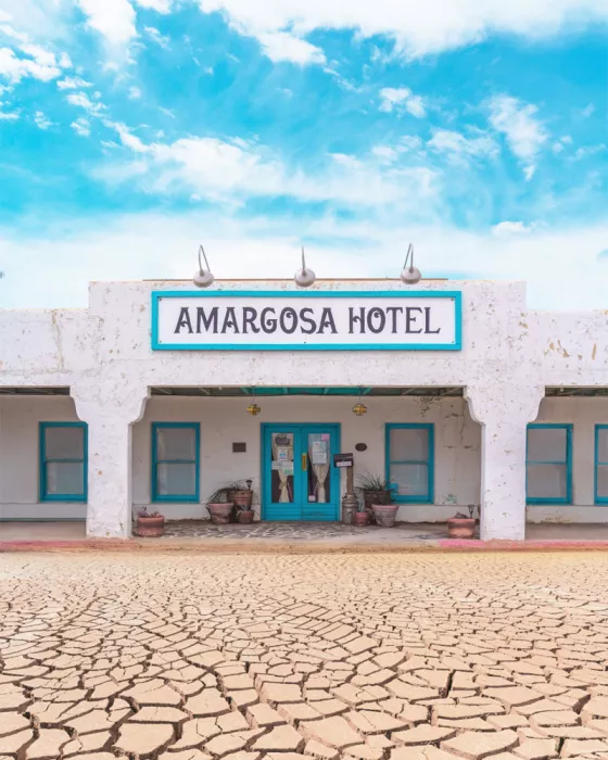 Windeknecht, Tom: Historický Amargosa Hotel a Operní dům v Death Valley Junction, Kalifornie