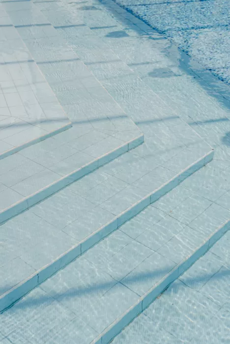Photolovers: Acqua blu trasparente nella piscina