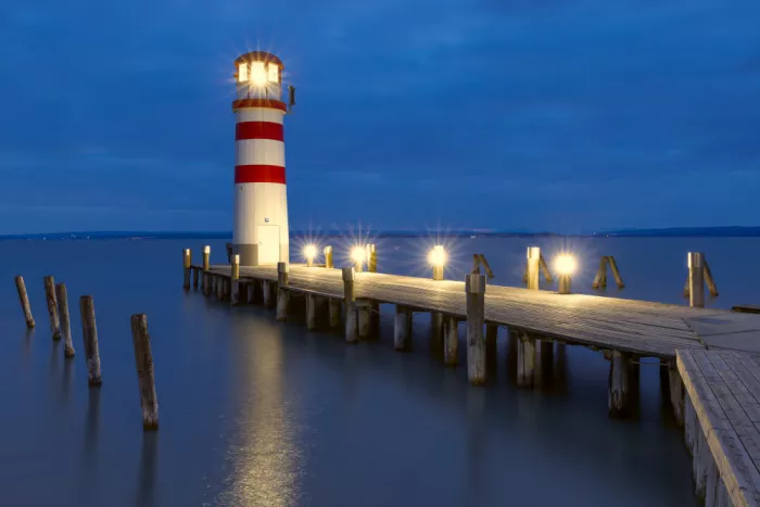 Krenek, Peter: Blaue Stunde am Leuchtturm Podersdorf
