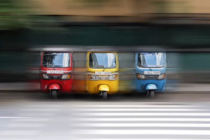 Bizjak, Jurij: Regenbogen-Tuk-Tuks