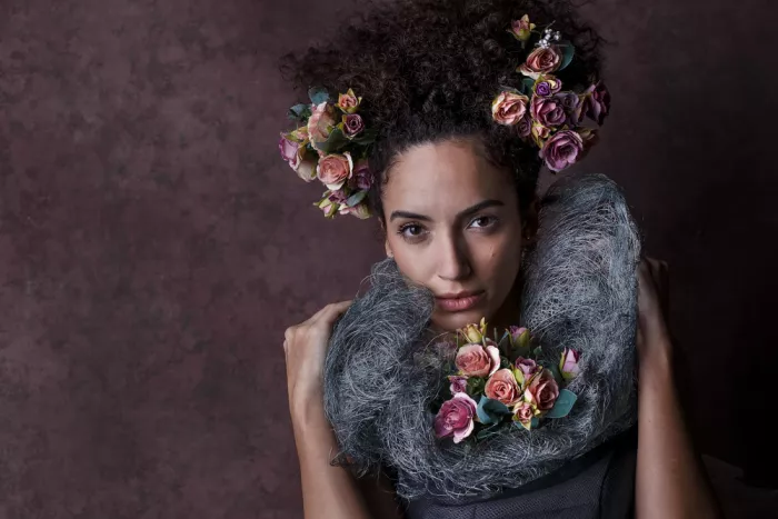Raga, Gil Joan: Brenda con rose