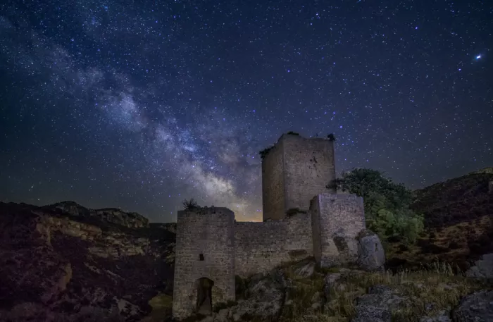 MARTÍNEZ, CARLOS JUAN: Castello di Otiñar e Via Lattea