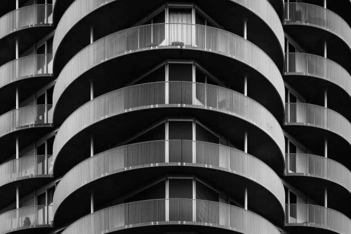 Loire, Hervé: Geschwungener Balkon