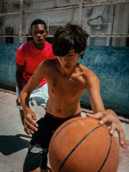 Bauer, Andy: Chicos jugando baloncesto