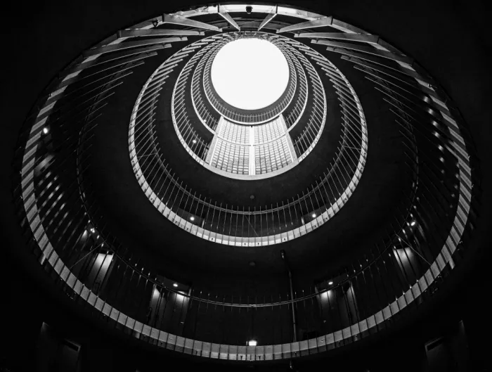 KOBAYASHI, KIMIO: Umkreistes Metallatrium