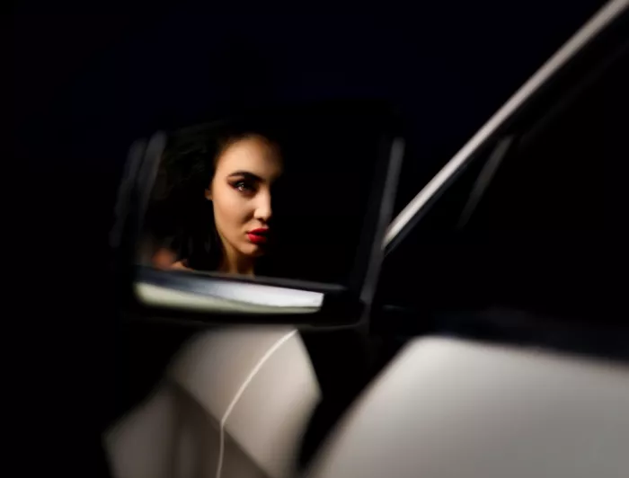 Nanev, Vasil: Julia dans le miroir
