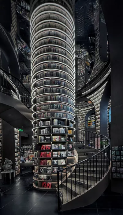 Zhao, Emma: Hohes Bücherregal