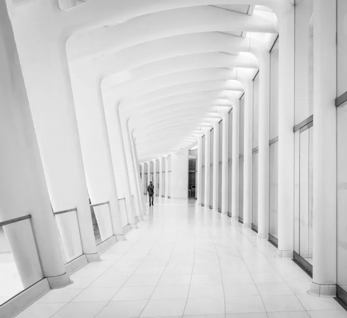 Yang, Jimmy: White corridor