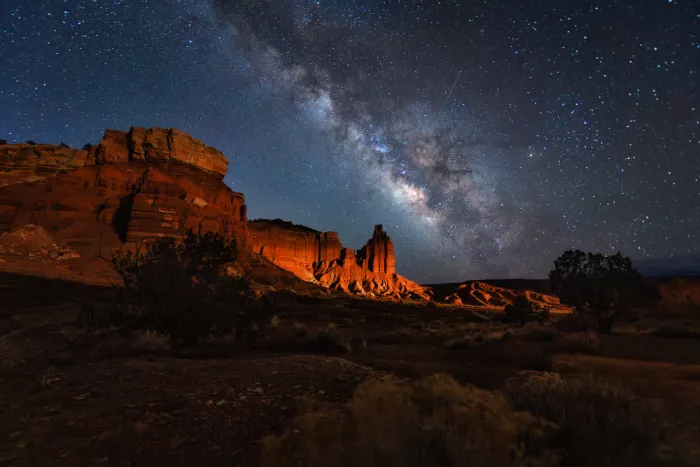 Xu, Mei: Zelený meteoroid a Mléčná dráha nad Chimney Rock