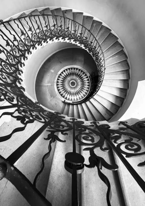KOBAYASHI, KIMIO: Tulip Stairs - Sguardo verso il basso