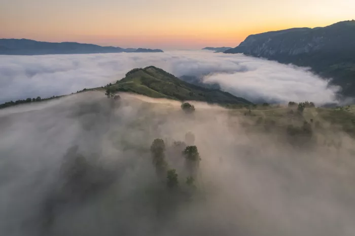Coman, Ionut Alexandru: Alpské moře při sunrise