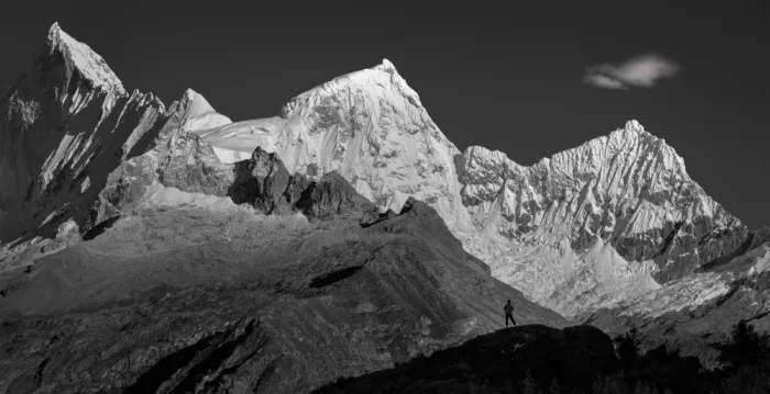 P., Ruiqing: Seul face aux géants