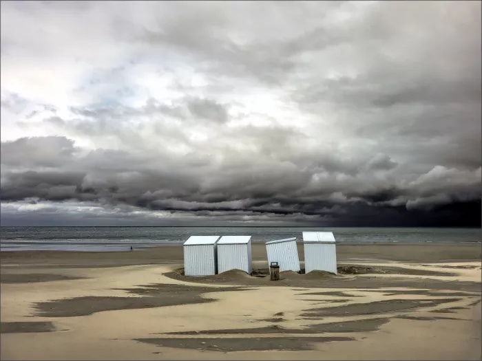 Claes, Gilbert: Weiße Kästen, graue Himmel...