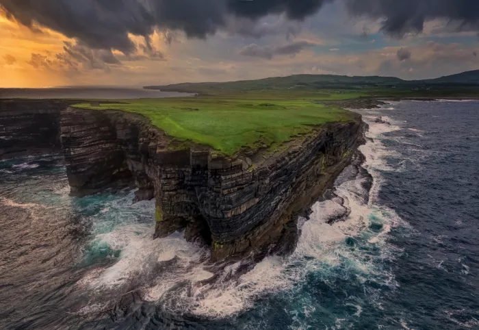 Wu, Q. Chong: Útesy Downpatrick Head