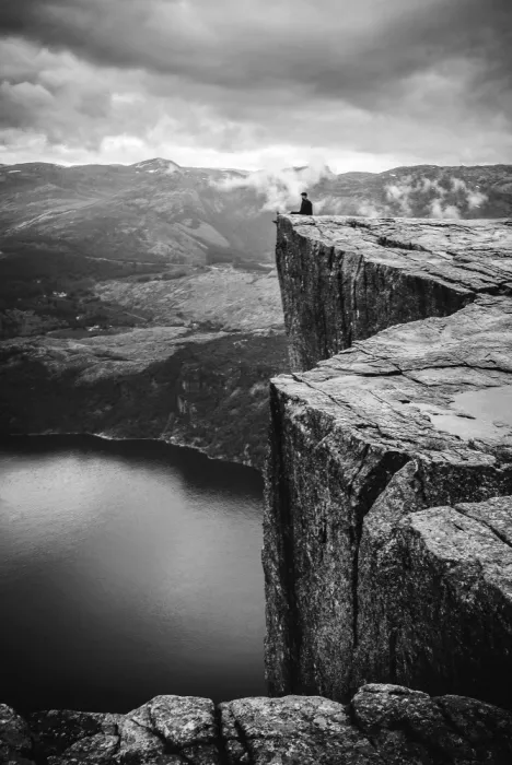 Šimic, Joško: On the edge