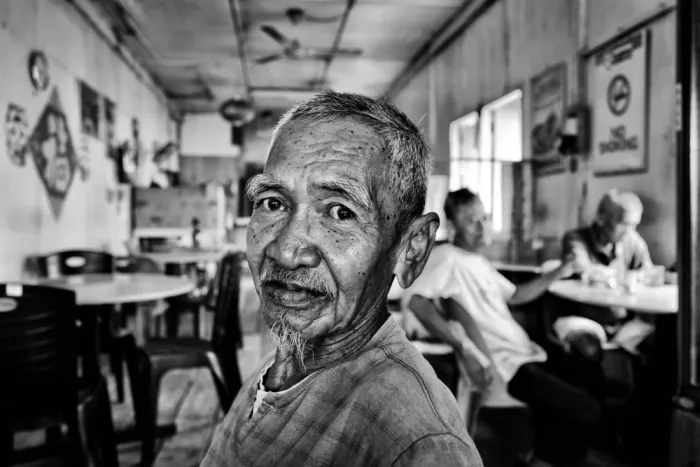 Long, Kieron: Clienti del caffè