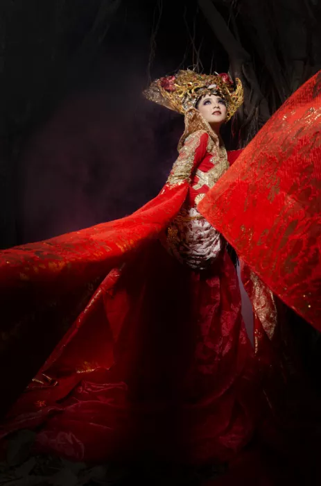 Aditya, Rawisyah: Déesse rouge