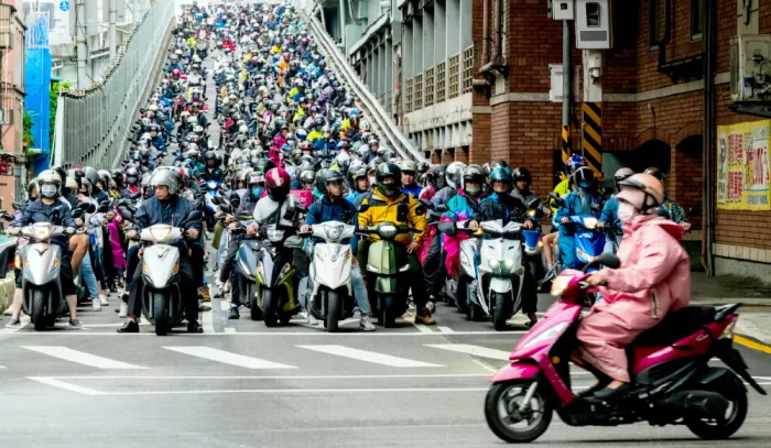 Zeng, Jiahong: Caduta in moto