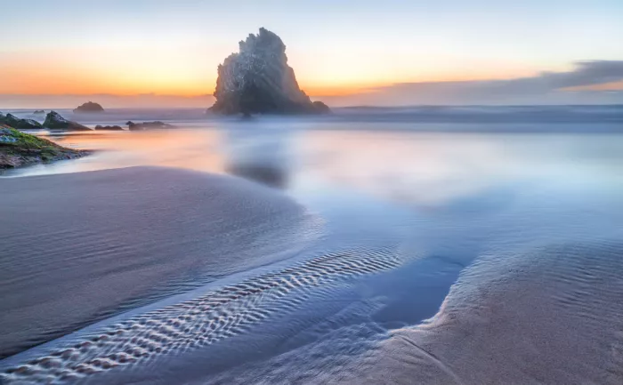 Niu, Nancy: Sonnenuntergang am Strand von Adraga, Portugal