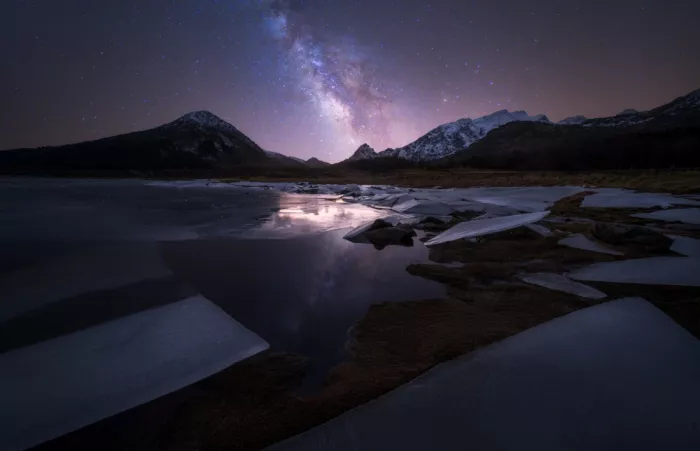 Ye, NingYun: Le ciel étoilé au-dessus de la rivière non gelée