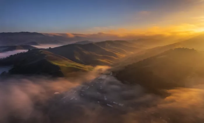 Qiu, Jenny: Prima luce sulla Terra che rotola