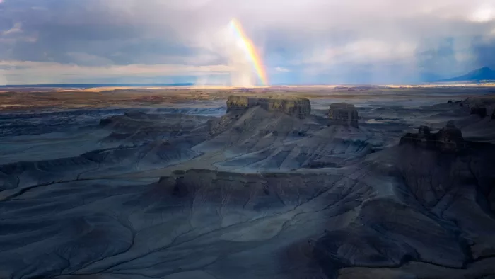 Xiao, Hanping: Regenbogen über der Mondlandschaft