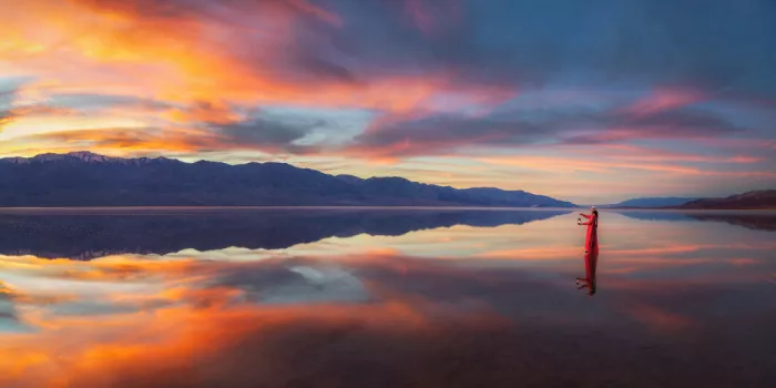 Xu, Mei: Riflesso di Badwater Basin al tramonto nella Valle della Morte