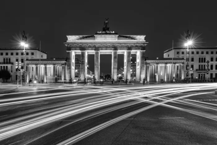 Viola, Melanie: Berlino di notte - monocromatico