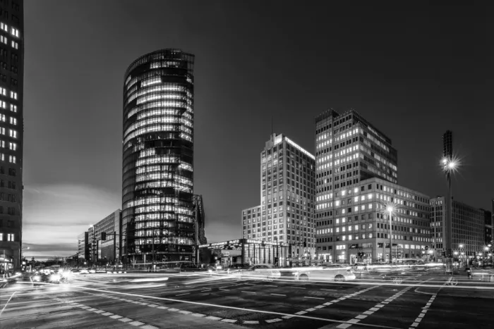 Viola, Melanie: BERLIN Dynamischer Potsdamer Platz – schwarz-weiß