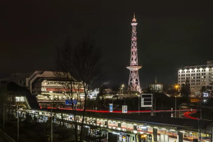 Viola, Melanie: BERLINO Torre Radio e dinamica urbana di notte