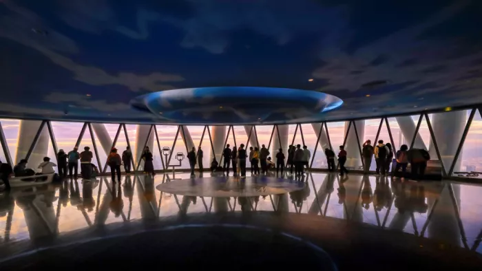 Liu, Ren Raymond: Watch the Sunset from the Top Floor of Canton TV Tower