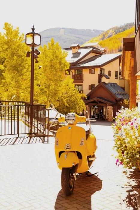 Imagery, Mundo Del: Vail Vespa
