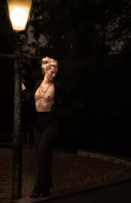 Dixon, Colin: La vie nocturne