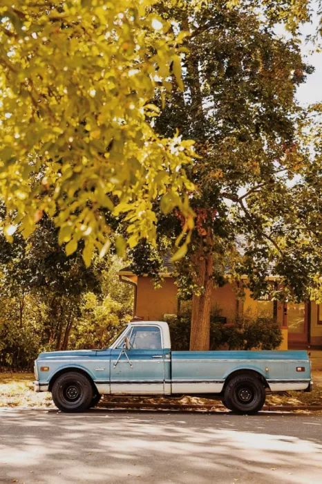 Imagery, Mundo Del: Baby Blue Pickup Truck