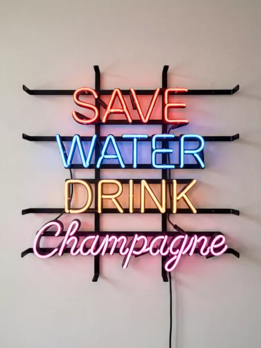 Magnusson, Andreas: Wasser sparen Neonschrift